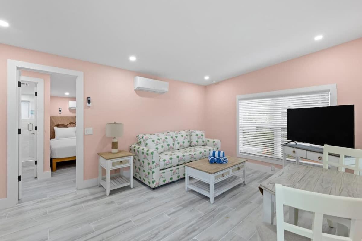 Charming Suite With Balcony And Bikes At Historic Sandpiper Inn Sanibel Exteriér fotografie