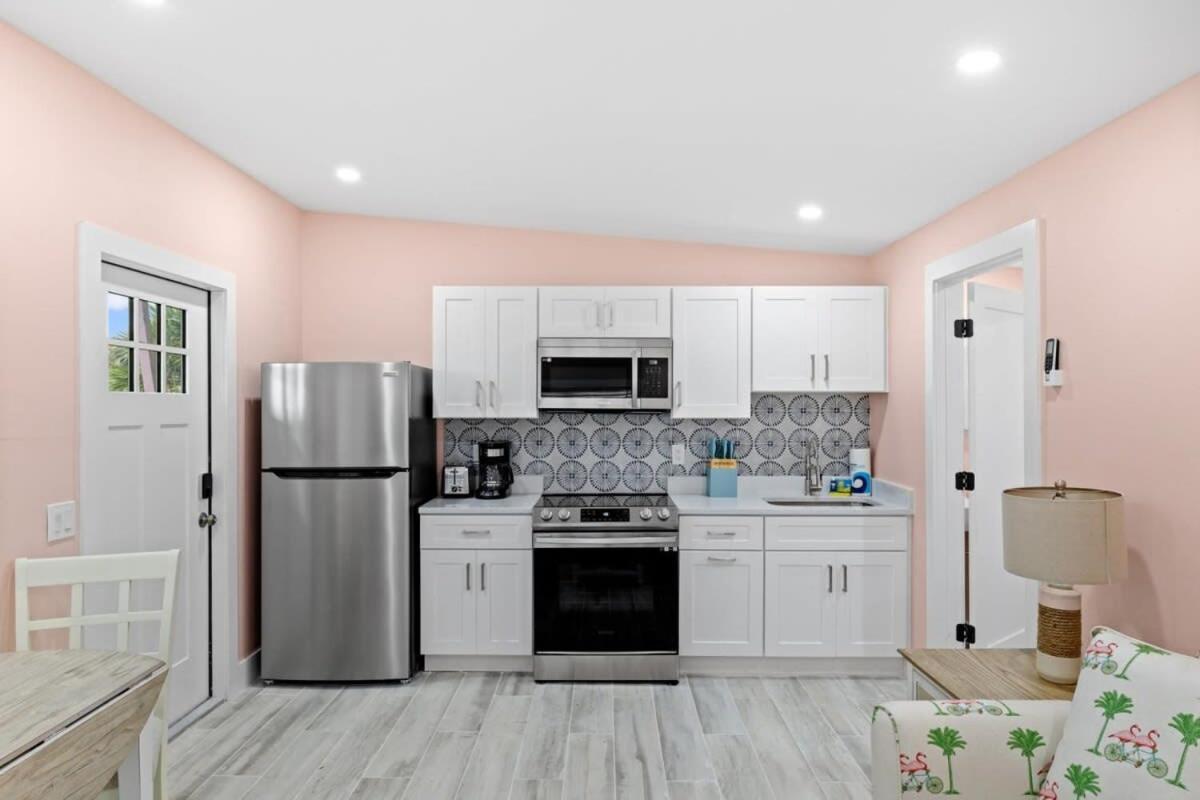 Charming Suite With Balcony And Bikes At Historic Sandpiper Inn Sanibel Exteriér fotografie