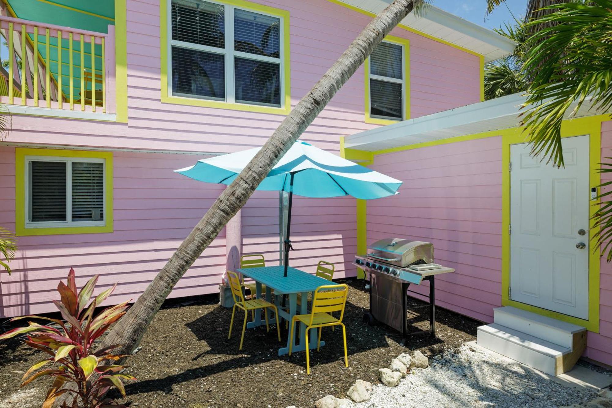 Charming Suite With Balcony And Bikes At Historic Sandpiper Inn Sanibel Exteriér fotografie